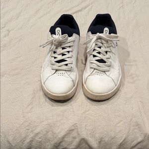 On cloud Men's White Sneakers size 8